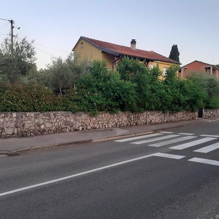 Apartmani Ljerka Малинска Екстериор снимка