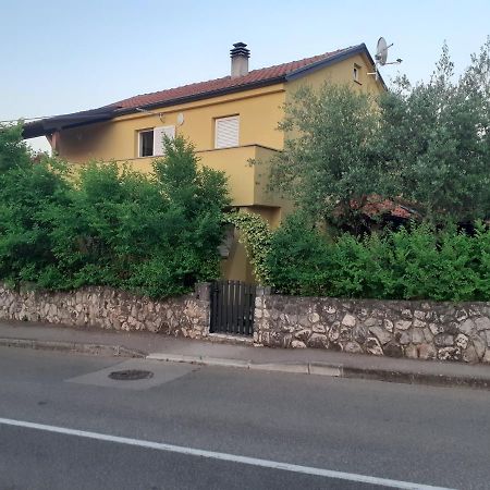 Apartmani Ljerka Малинска Екстериор снимка