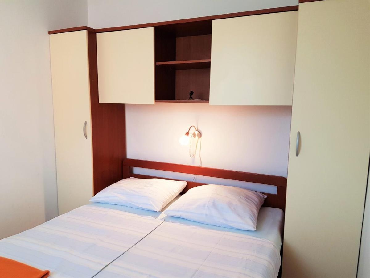 Apartmani Ljerka Малинска Екстериор снимка