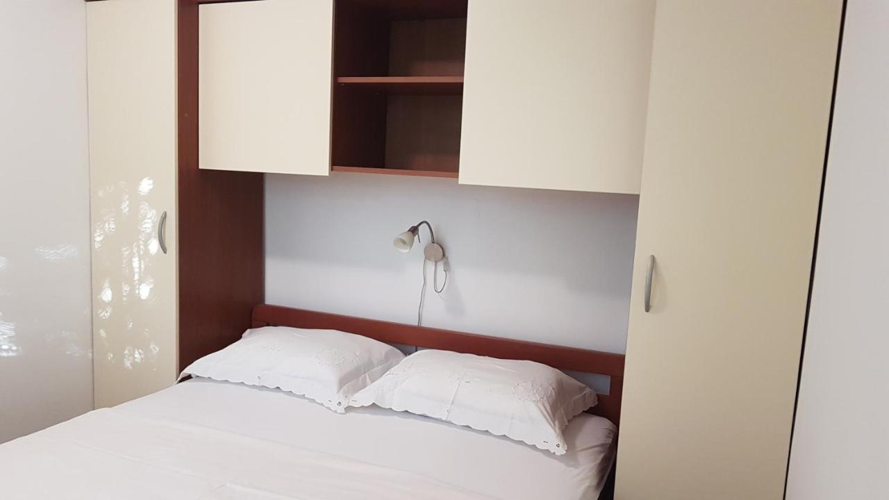 Apartmani Ljerka Малинска Екстериор снимка