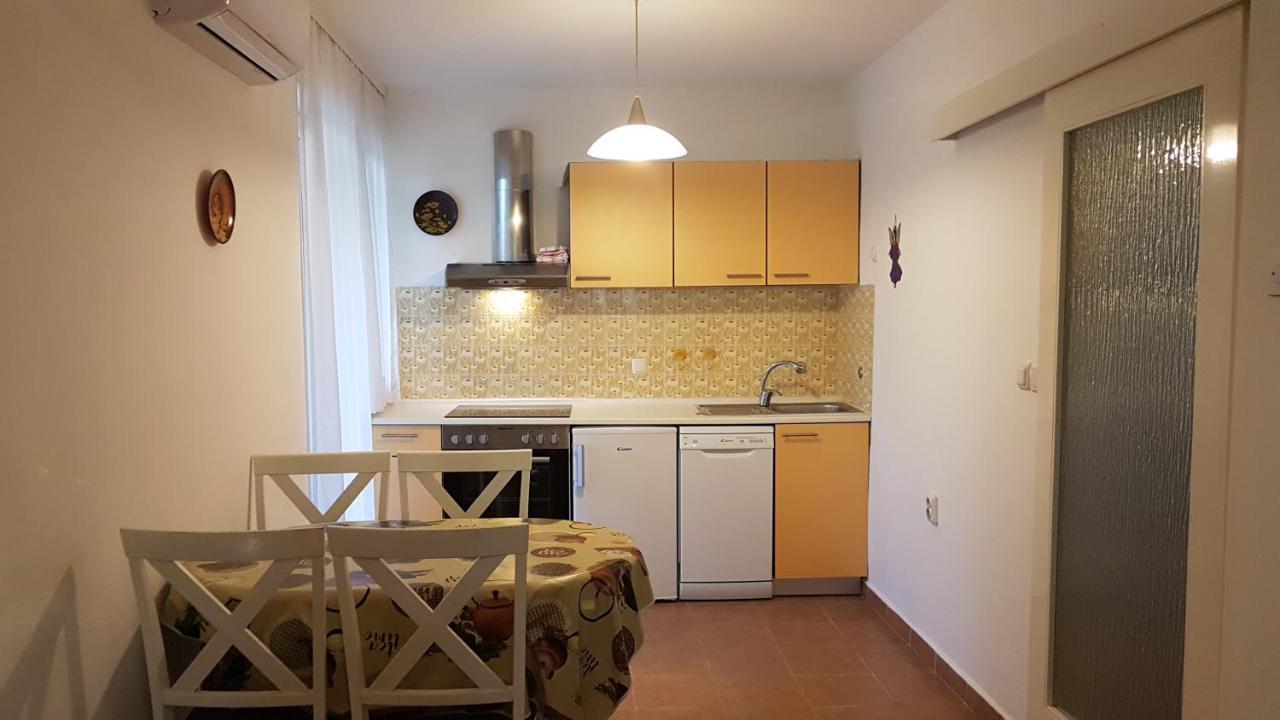 Apartmani Ljerka Малинска Екстериор снимка