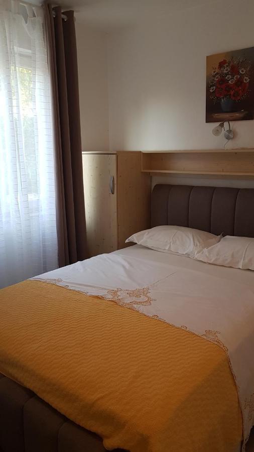 Apartmani Ljerka Малинска Екстериор снимка