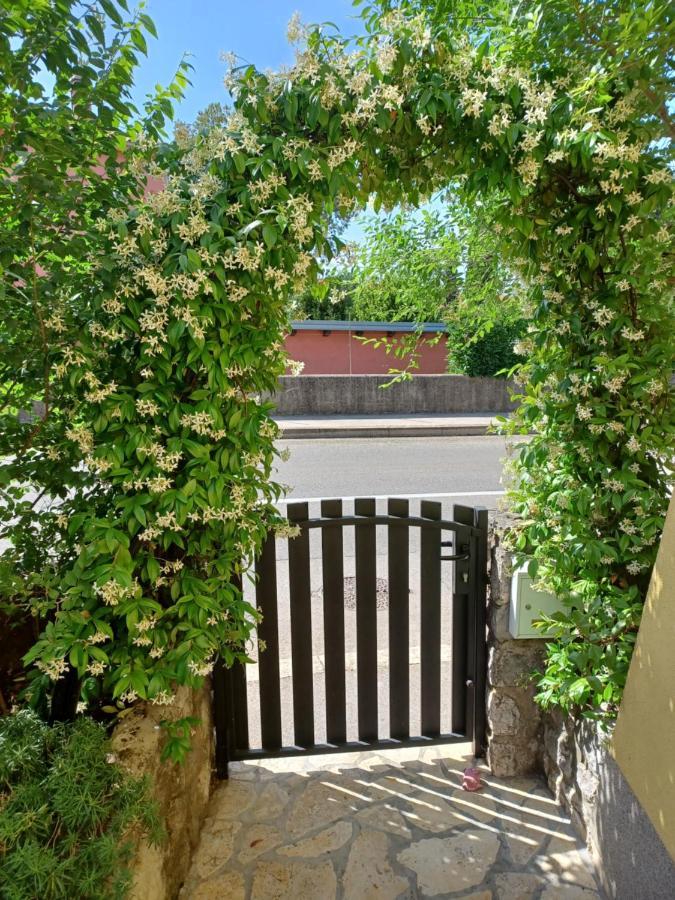 Apartmani Ljerka Малинска Екстериор снимка