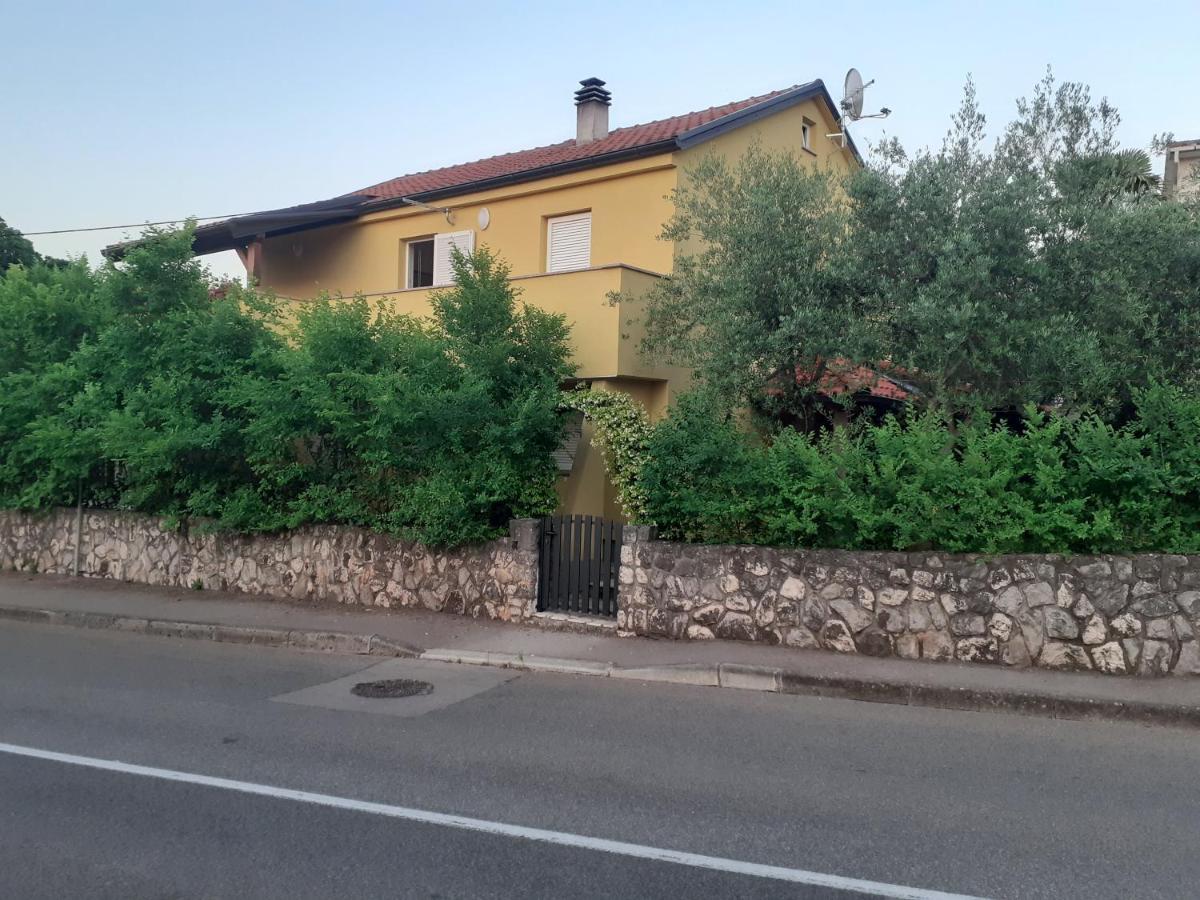 Apartmani Ljerka Малинска Екстериор снимка